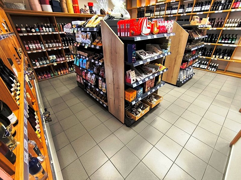 Matyšák Shop / 1. day - Komárno, Námestie Kossútha 4
