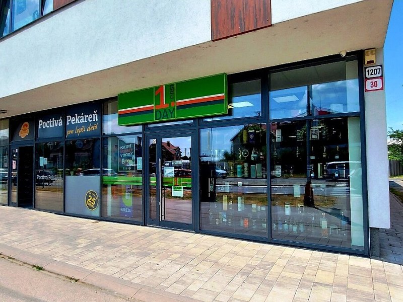Vranov nad Topľou, Duklianských hrdinov 30