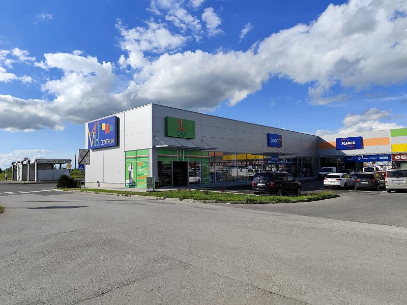 Hlohovec, Za Váhom 2